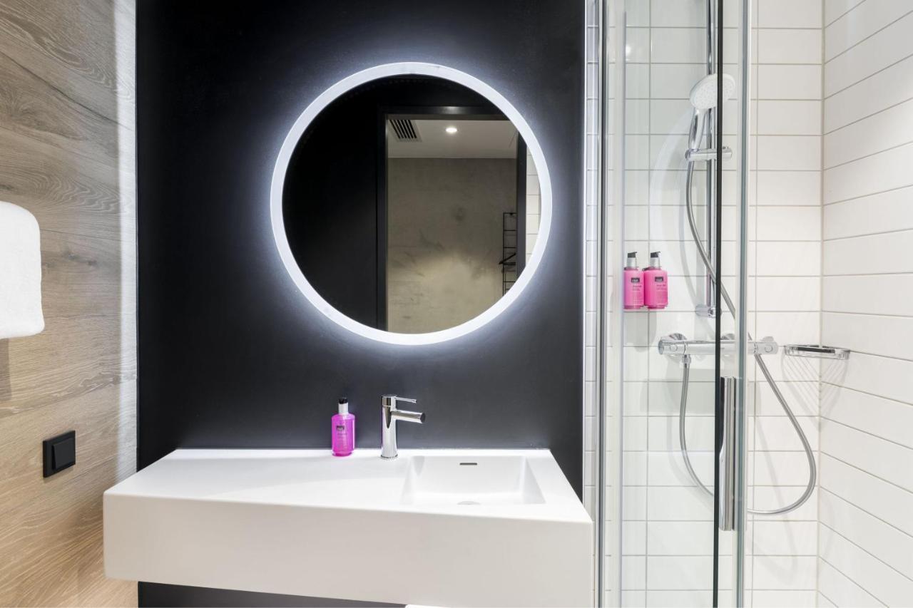 Moxy Outletcity Metzingen Metzingen  Exterior foto