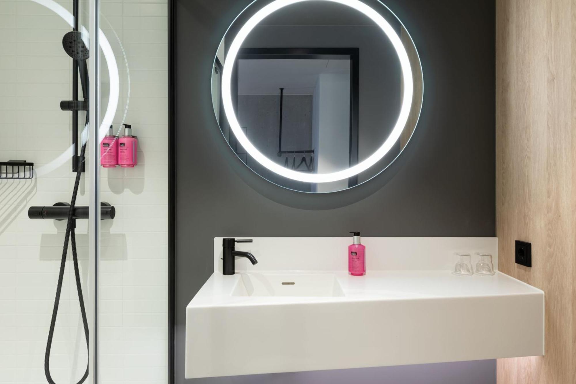 Moxy Outletcity Metzingen Metzingen  Exterior foto