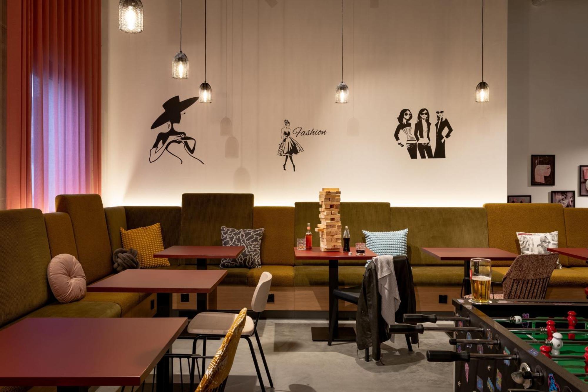 Moxy Outletcity Metzingen Metzingen  Exterior foto